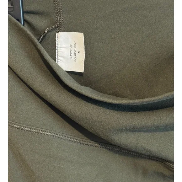 Women's Vuori "AllTheFeels" Slim Flare Forest Green Leggings Size Medium - Picture 3 of 3